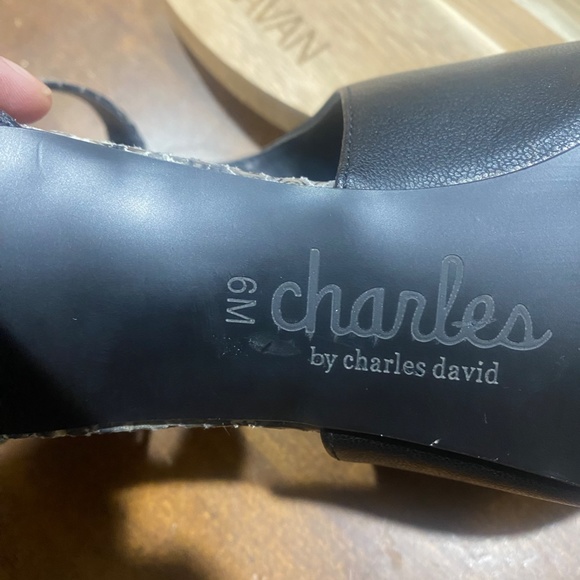 Charles David Black and Snake print shoes size 6 - Picture 5 of 5